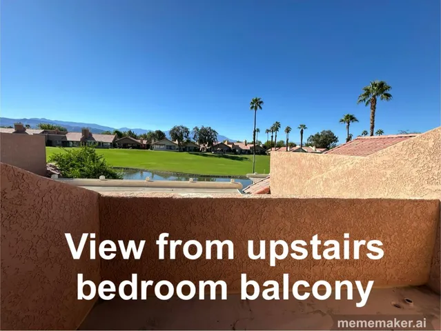 a view of a back yard