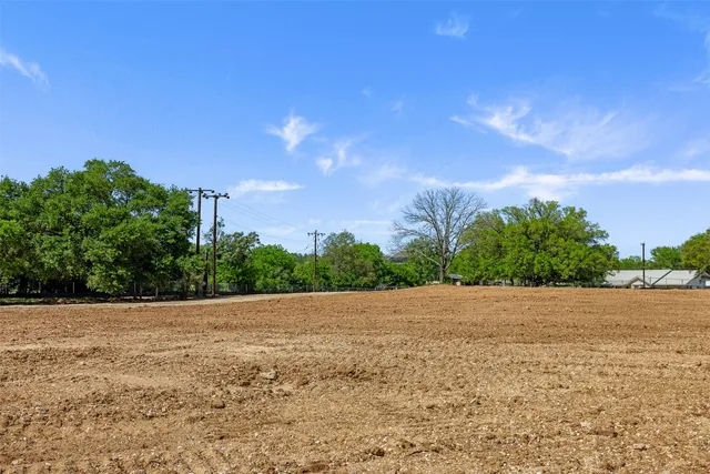a view of patio and entertaining space