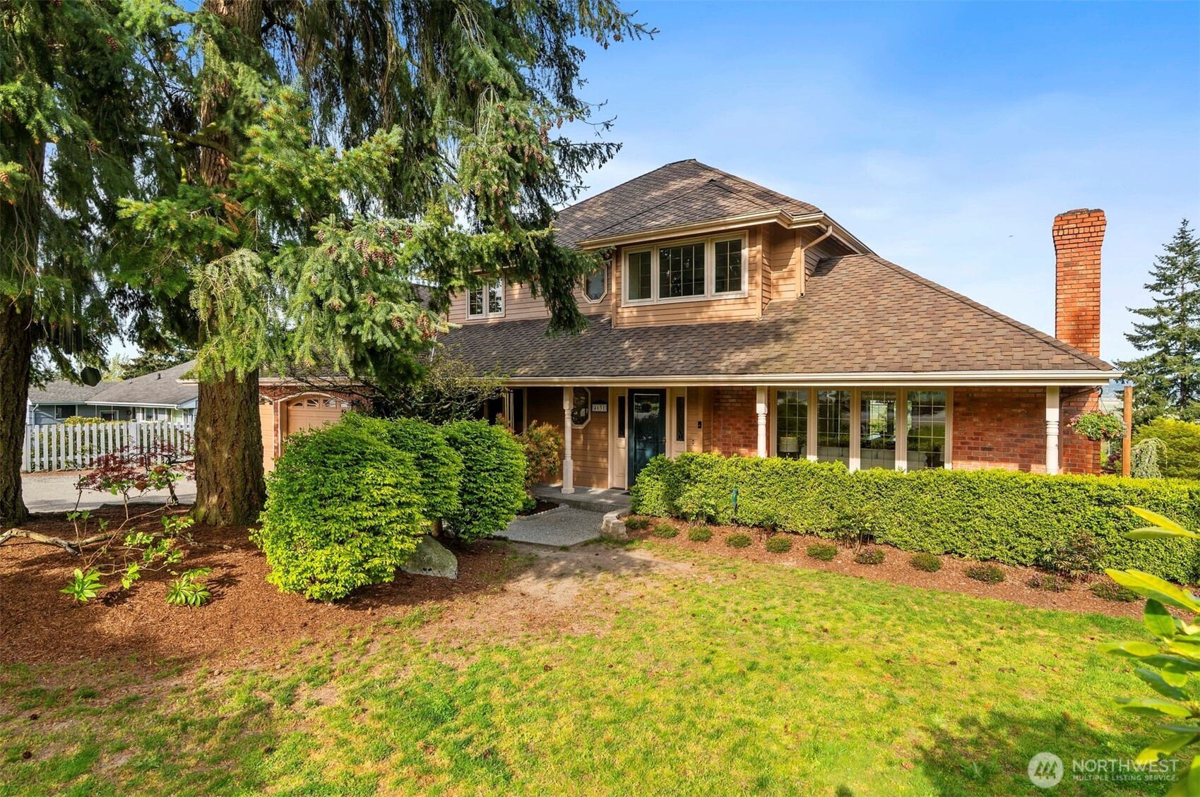 4631 View Drive Everett, WA 98203 - Photo 38 of 40 a front view of a house with a yard