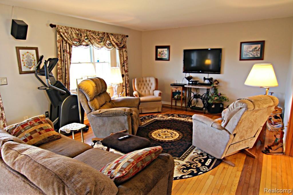 1520 West Reid Road Flint, MI 48507 - Photo 17 of 36