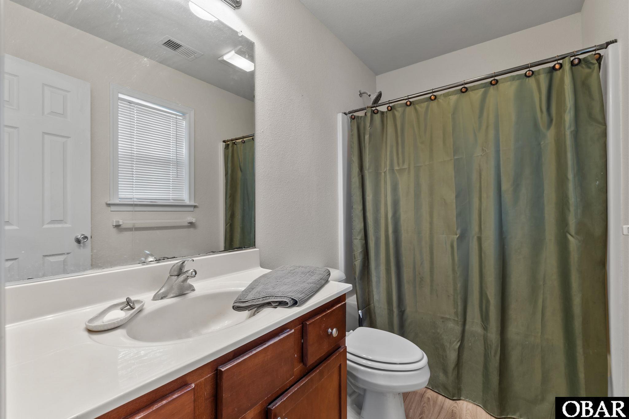 718 George Howe Street Manteo, NC 27954 - Photo 11 of 28 Primary Bath