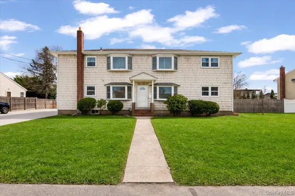 $4,500 | 1461 10th Street, West Babylon, NY 11704