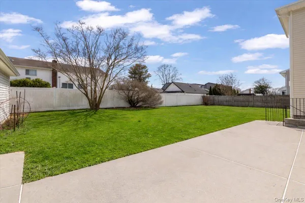 $4,500 | 1461 10th Street, West Babylon, NY 11704