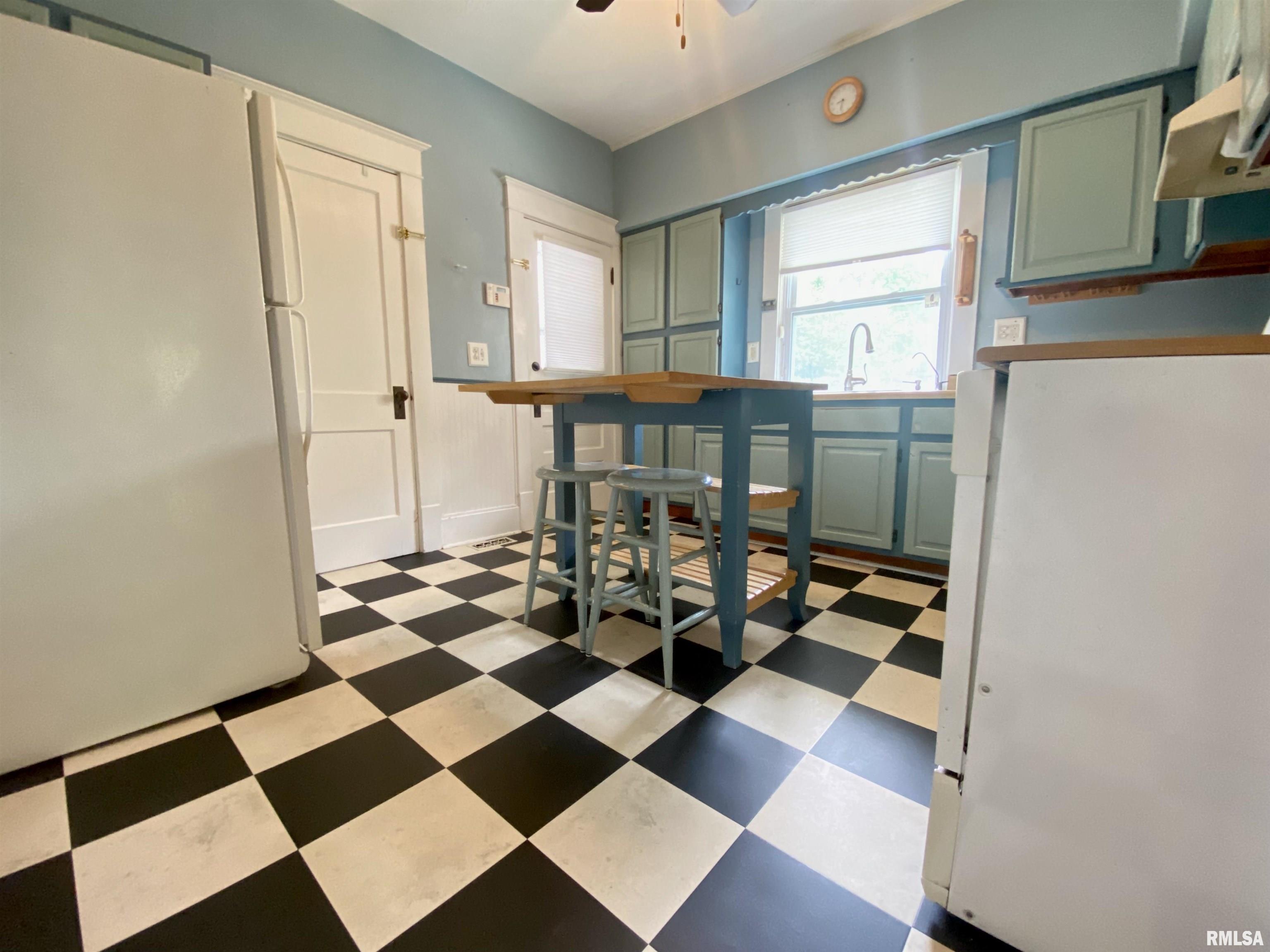 1620 Holmes Avenue Springfield, IL 62704 - Photo 11 of 40 Gallery Image 11