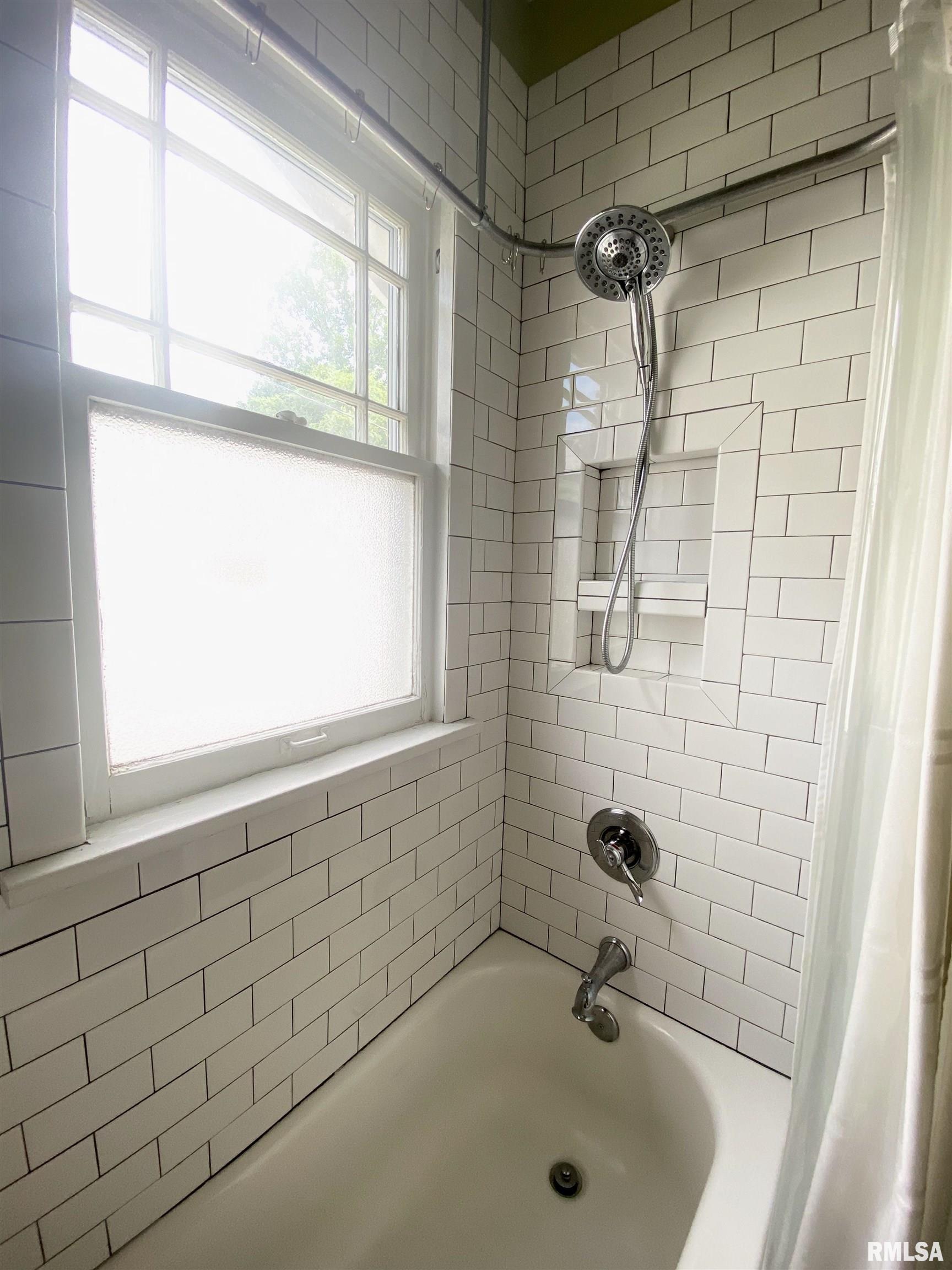 1620 Holmes Avenue Springfield, IL 62704 - Photo 17 of 40 Gallery Image 17