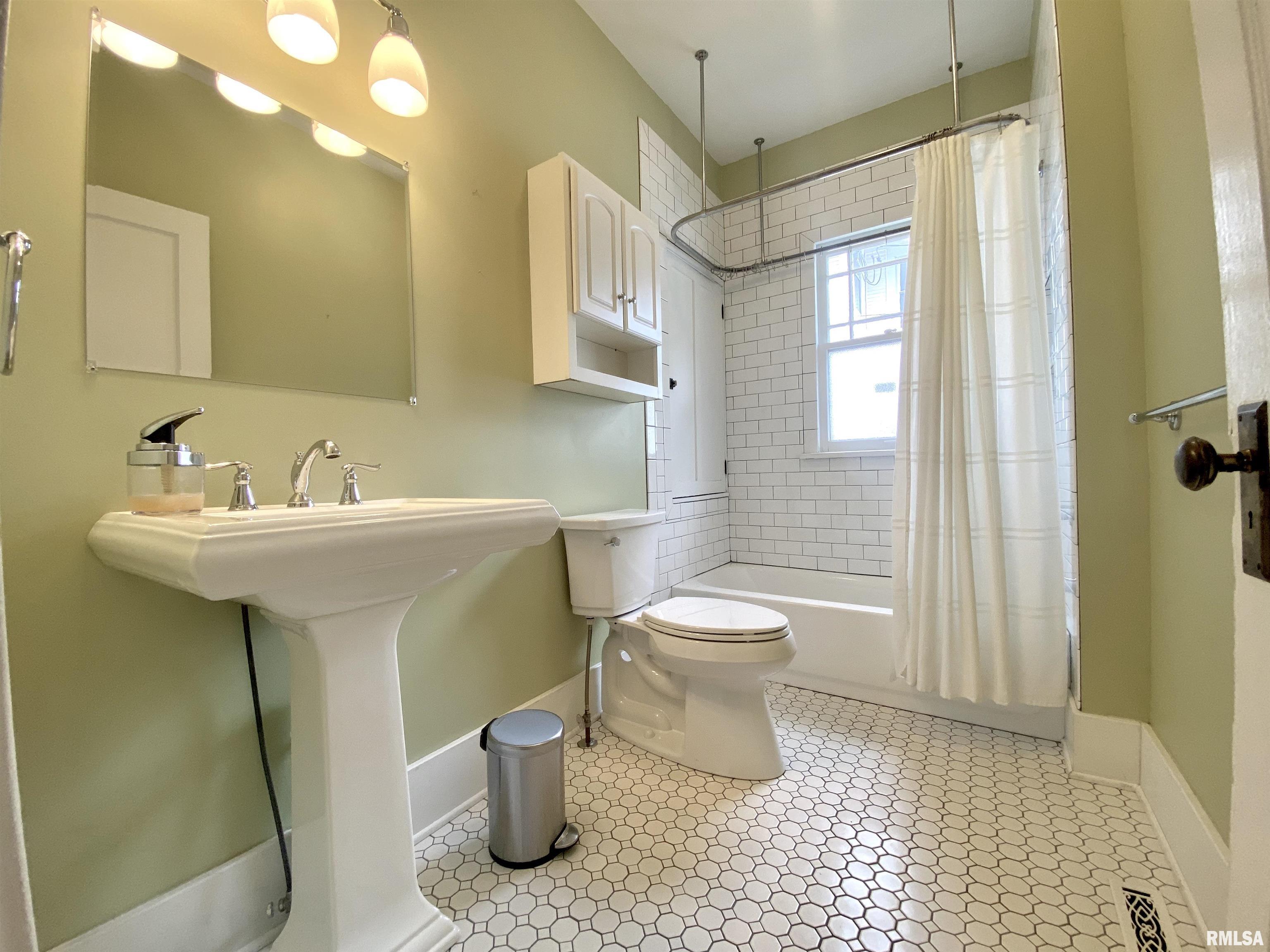 1620 Holmes Avenue Springfield, IL 62704 - Photo 18 of 40 Gallery Image 18