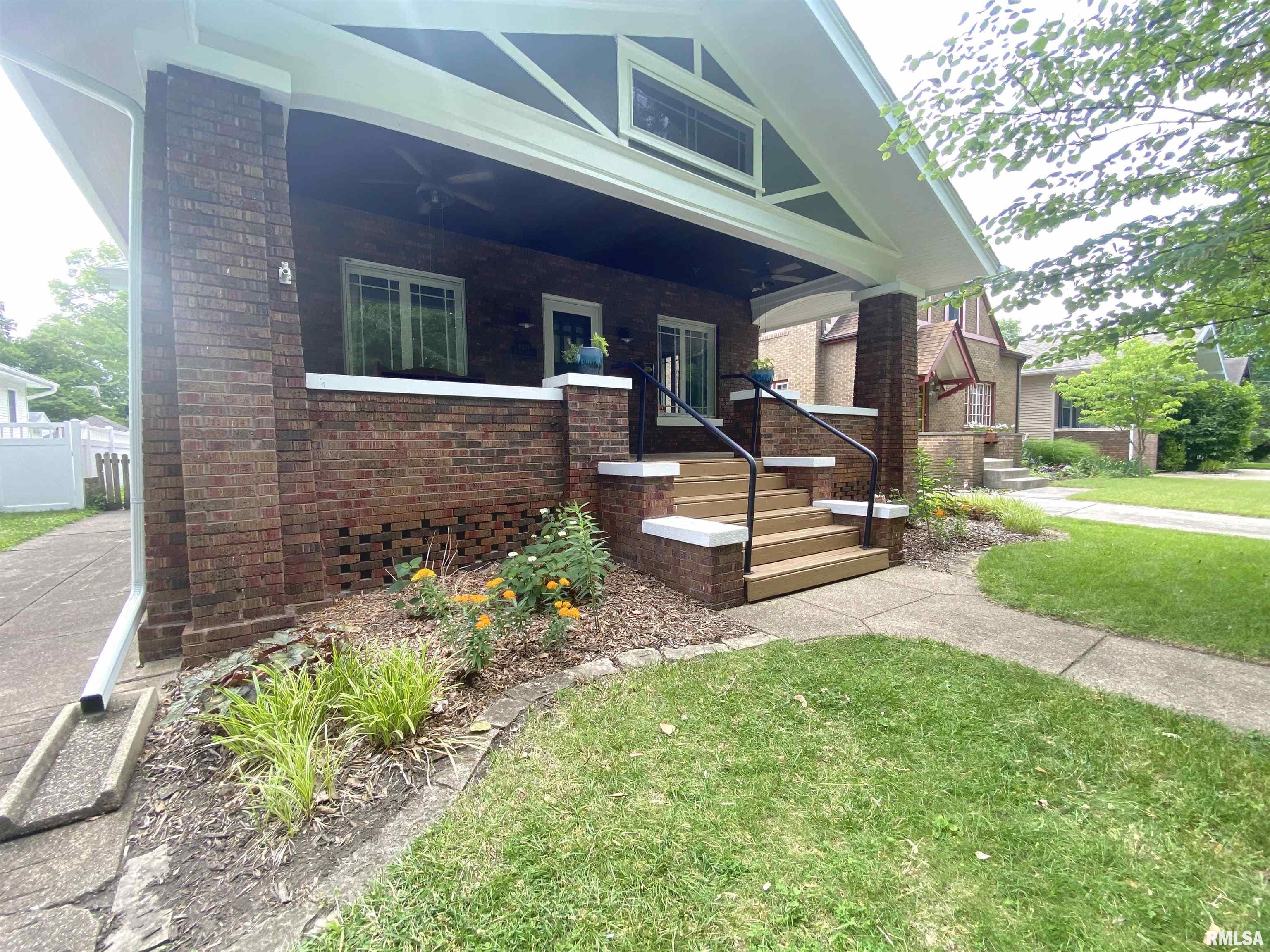 1620 Holmes Avenue Springfield, IL 62704 - Photo 2 of 40 Gallery Image 2