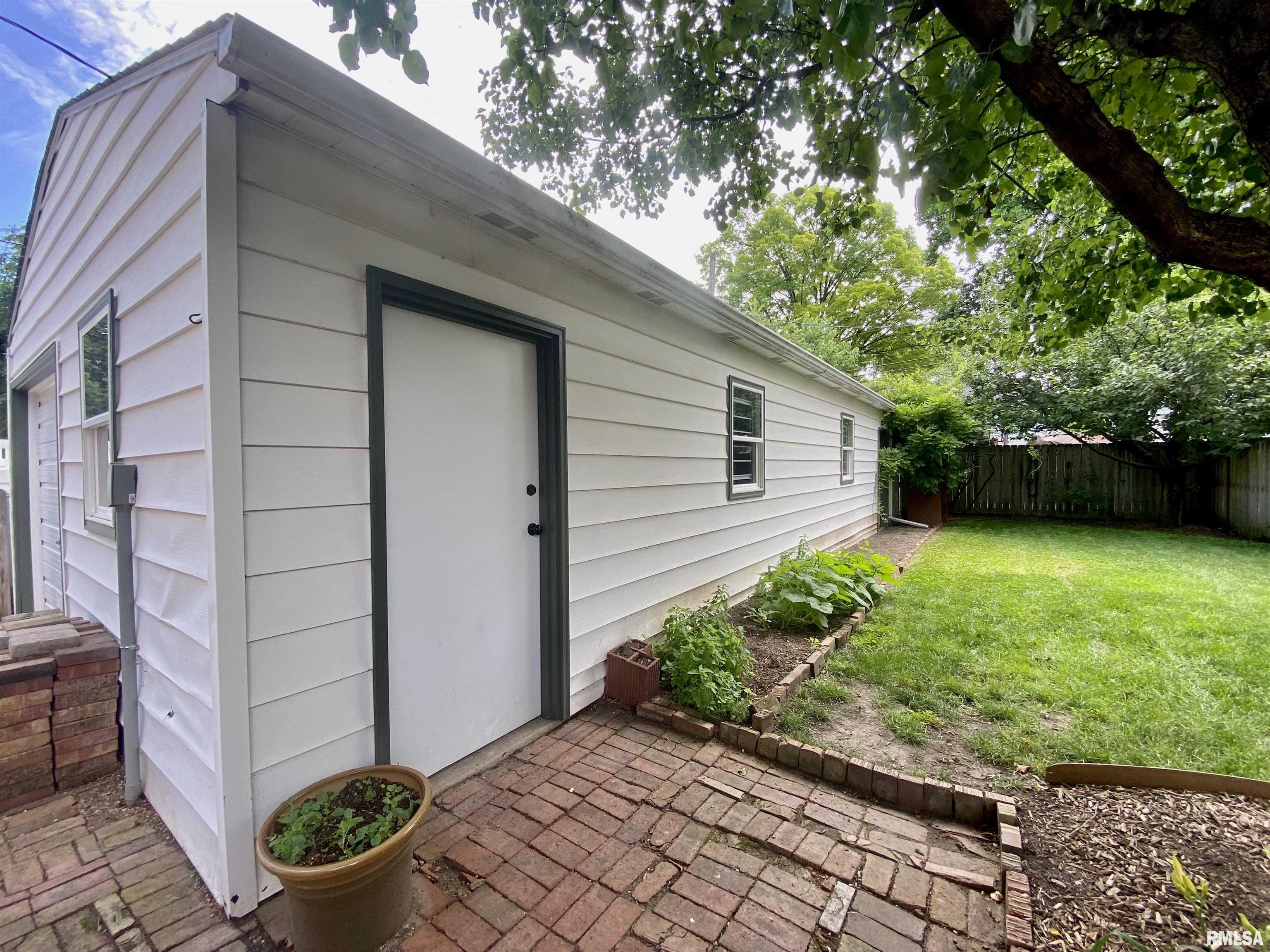 1620 Holmes Avenue Springfield, IL 62704 - Photo 30 of 40 Gallery Image 30