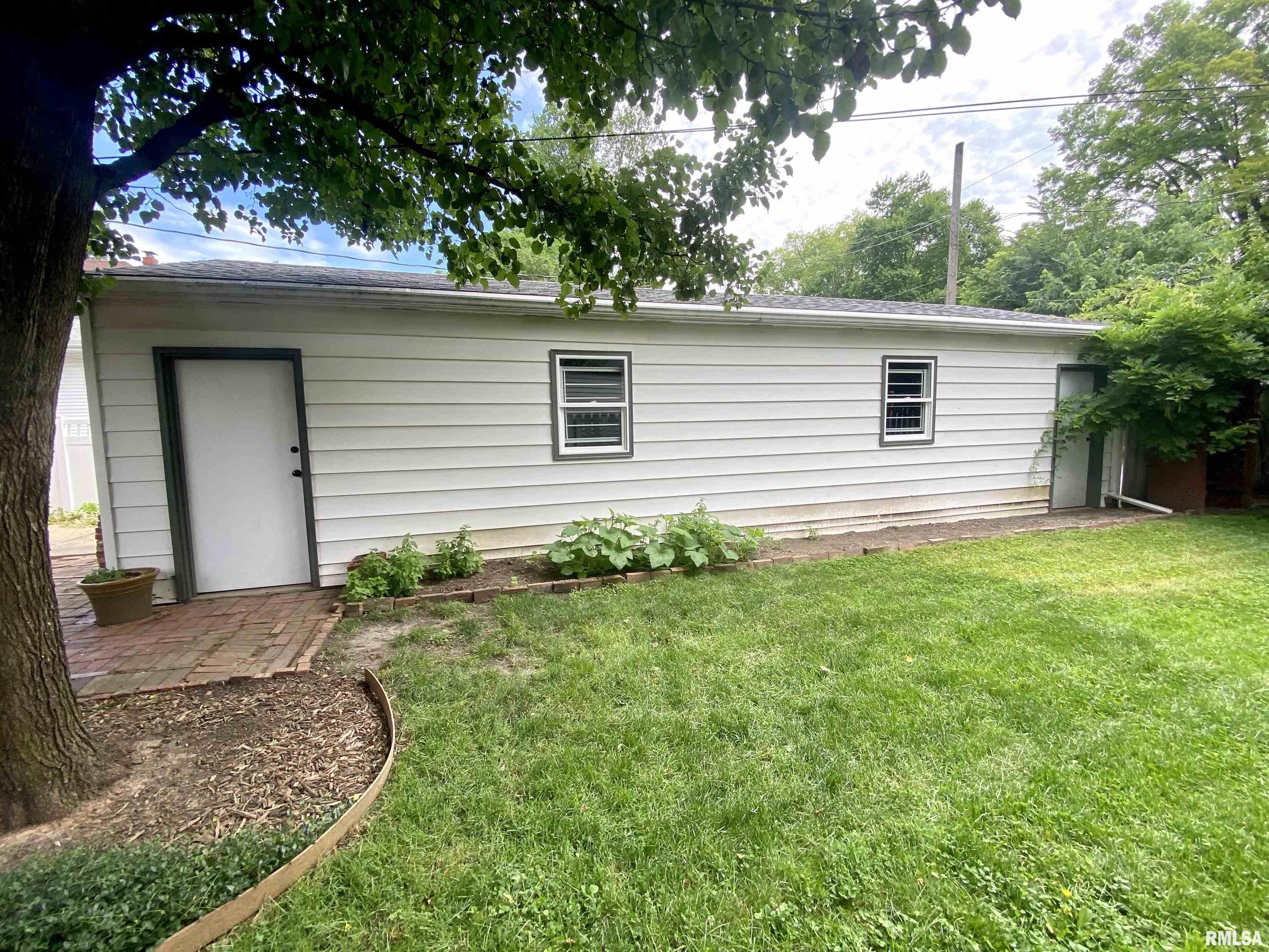1620 Holmes Avenue Springfield, IL 62704 - Photo 31 of 40 Gallery Image 31