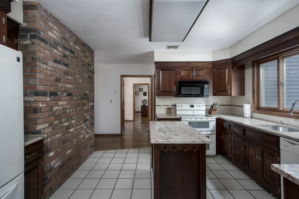 8 Dicarlo Road Hopkinton, MA 01748 - Photo 3 of 29 Gallery Image 3