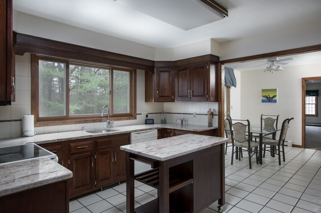 8 Dicarlo Road Hopkinton, MA 01748 - Photo 4 of 29 Gallery Image 4