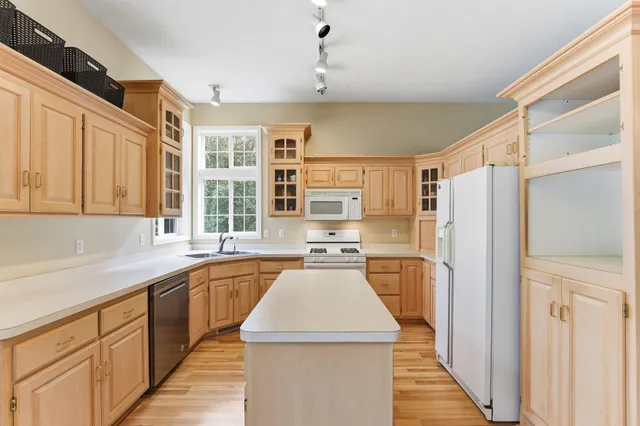 $474,900 | 2131 Viking Boulevard Northwest, Oak Grove, MN 55011