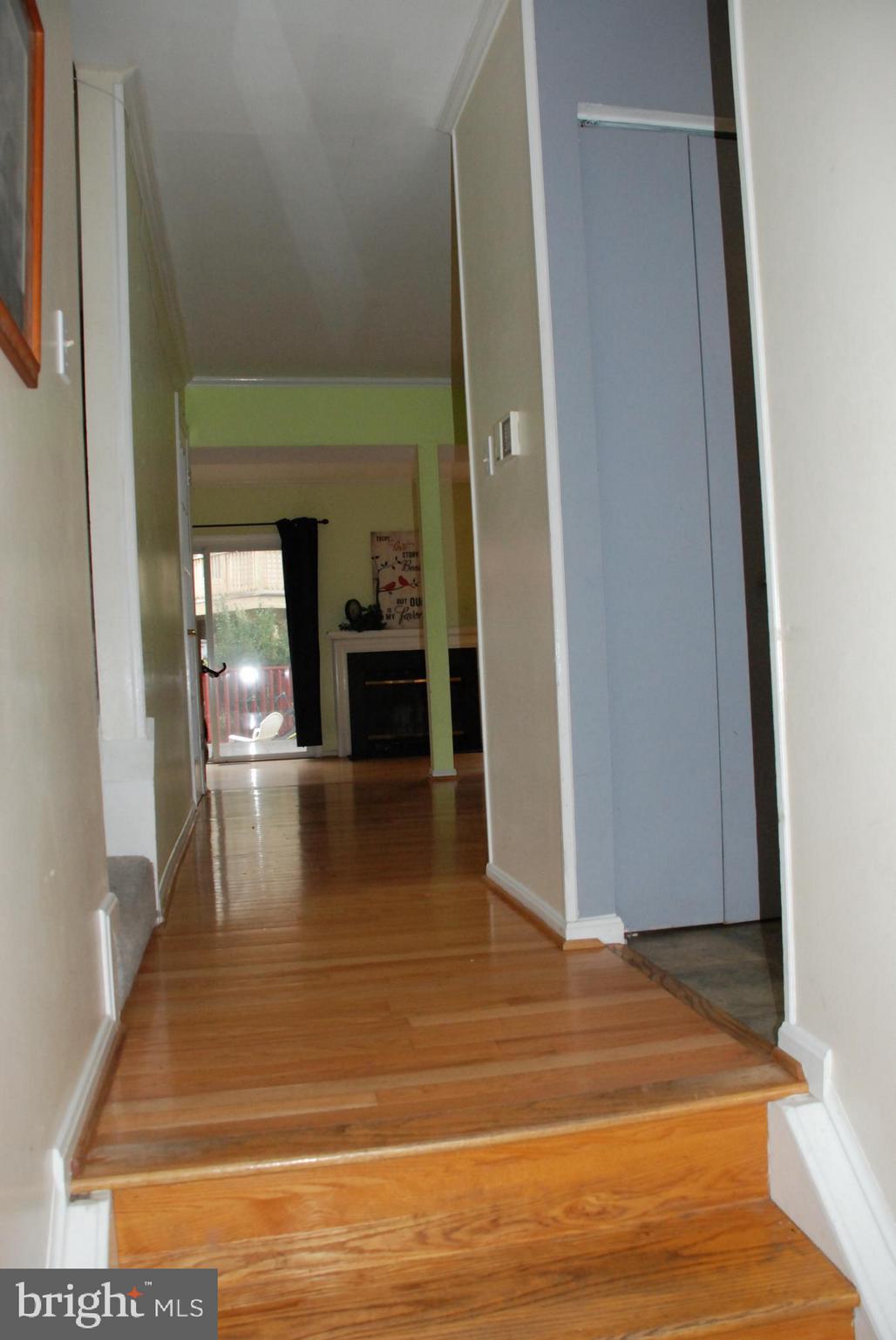 112 Kinsman View Circle Silver Spring, MD 20901 - Photo 3 of 20 Main Entry