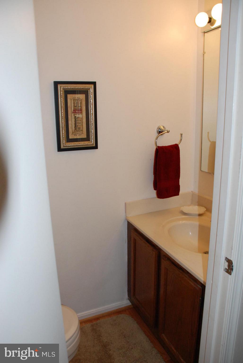 112 Kinsman View Circle Silver Spring, MD 20901 - Photo 5 of 20 Main Level Half Bath