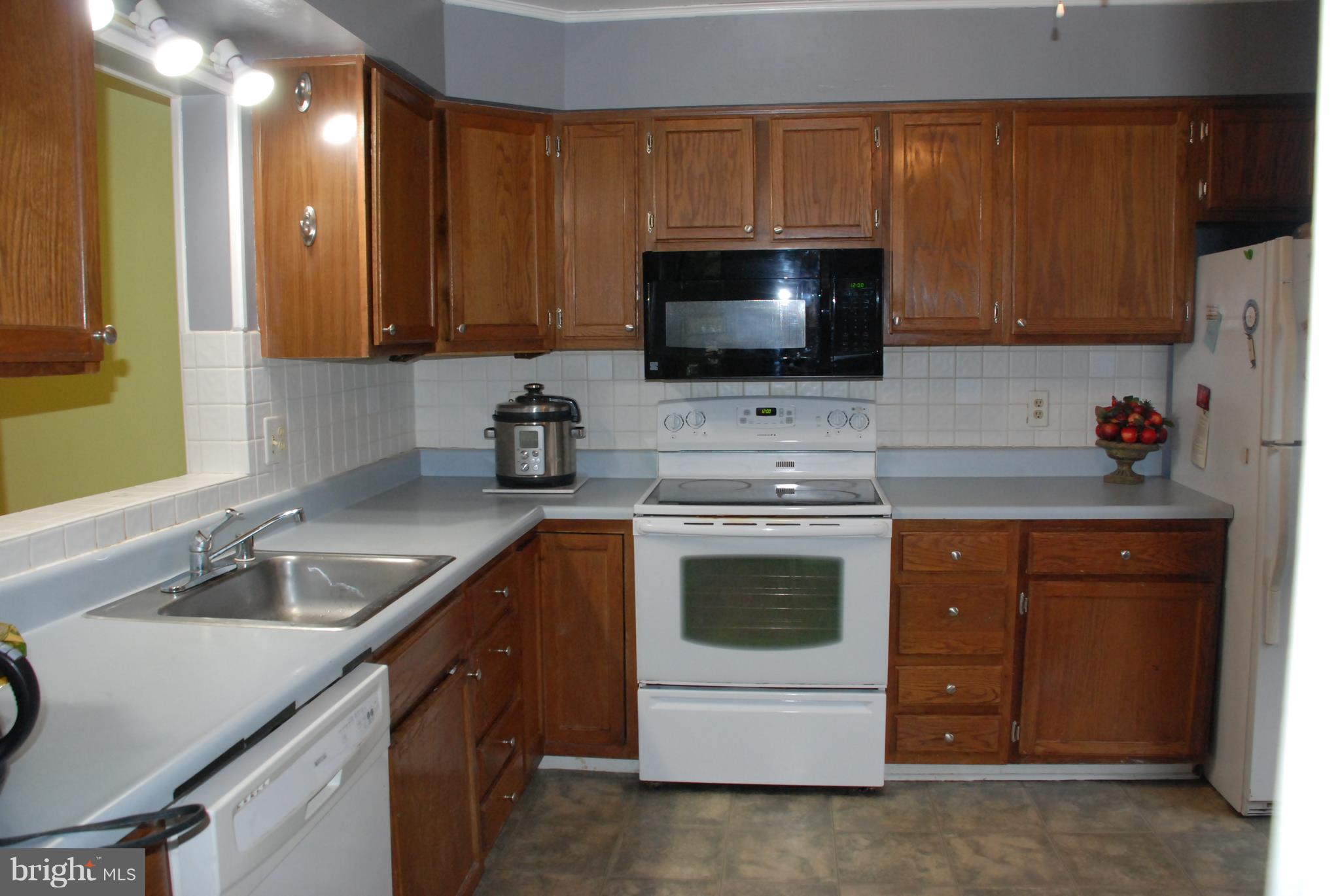 112 Kinsman View Circle Silver Spring, MD 20901 - Photo 6 of 20 Kitchen