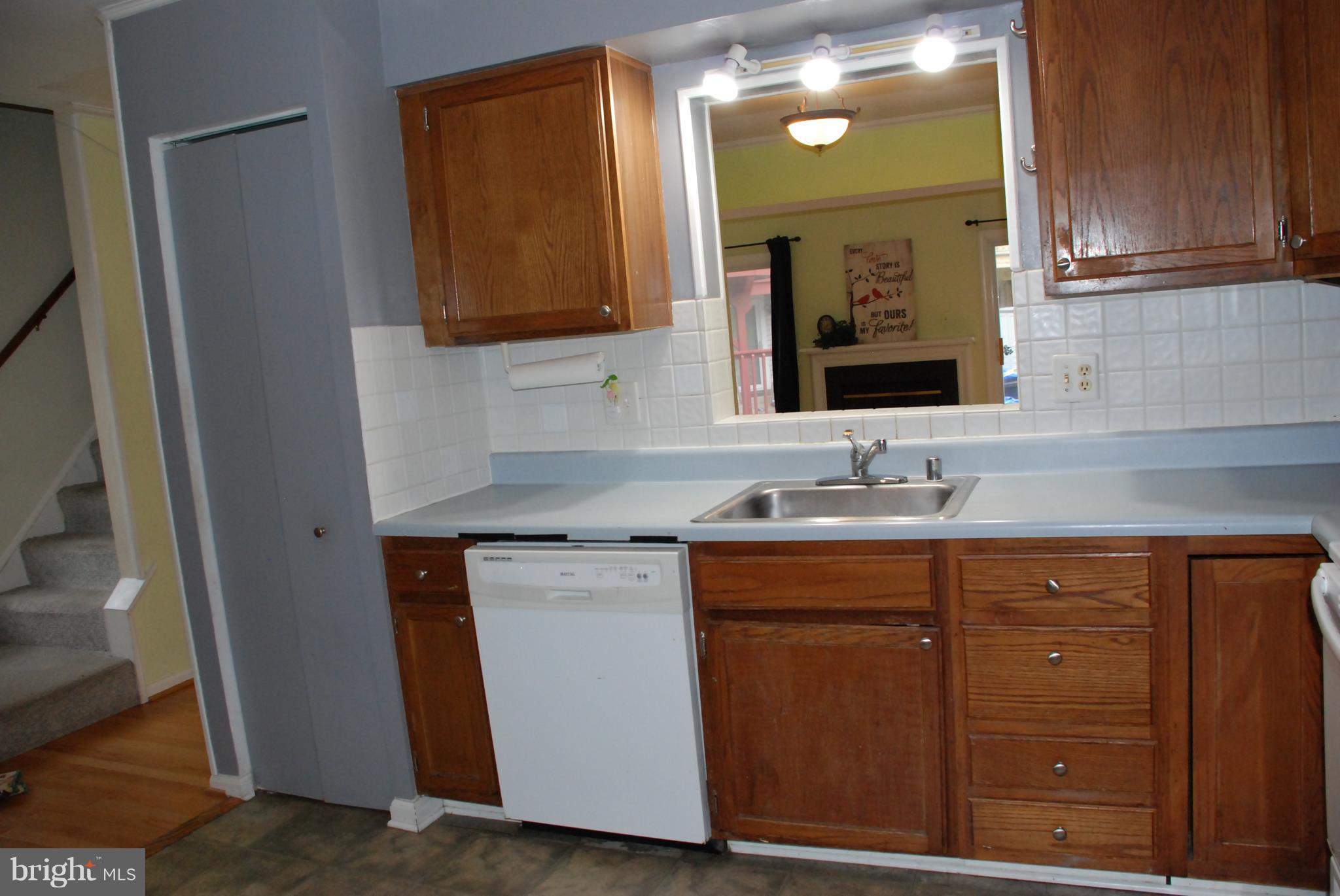 112 Kinsman View Circle Silver Spring, MD 20901 - Photo 7 of 20 Kitchen