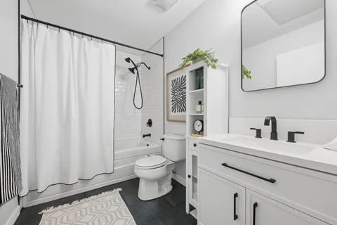 $325,000 | 849 North Franklin Street, Unit 1115, Chicago, IL 60610