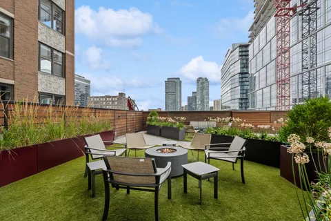 $325,000 | 849 North Franklin Street, Unit 1115, Chicago, IL 60610