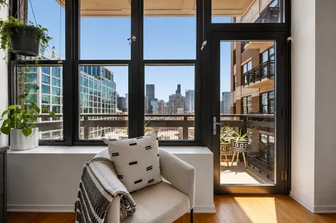 $325,000 | 849 North Franklin Street, Unit 1115, Chicago, IL 60610