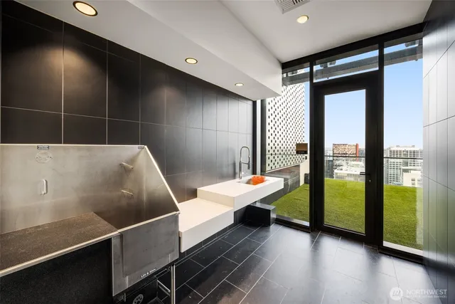 $885,000 | 300 Virginia Street, Unit 3607, Seattle, WA 98101