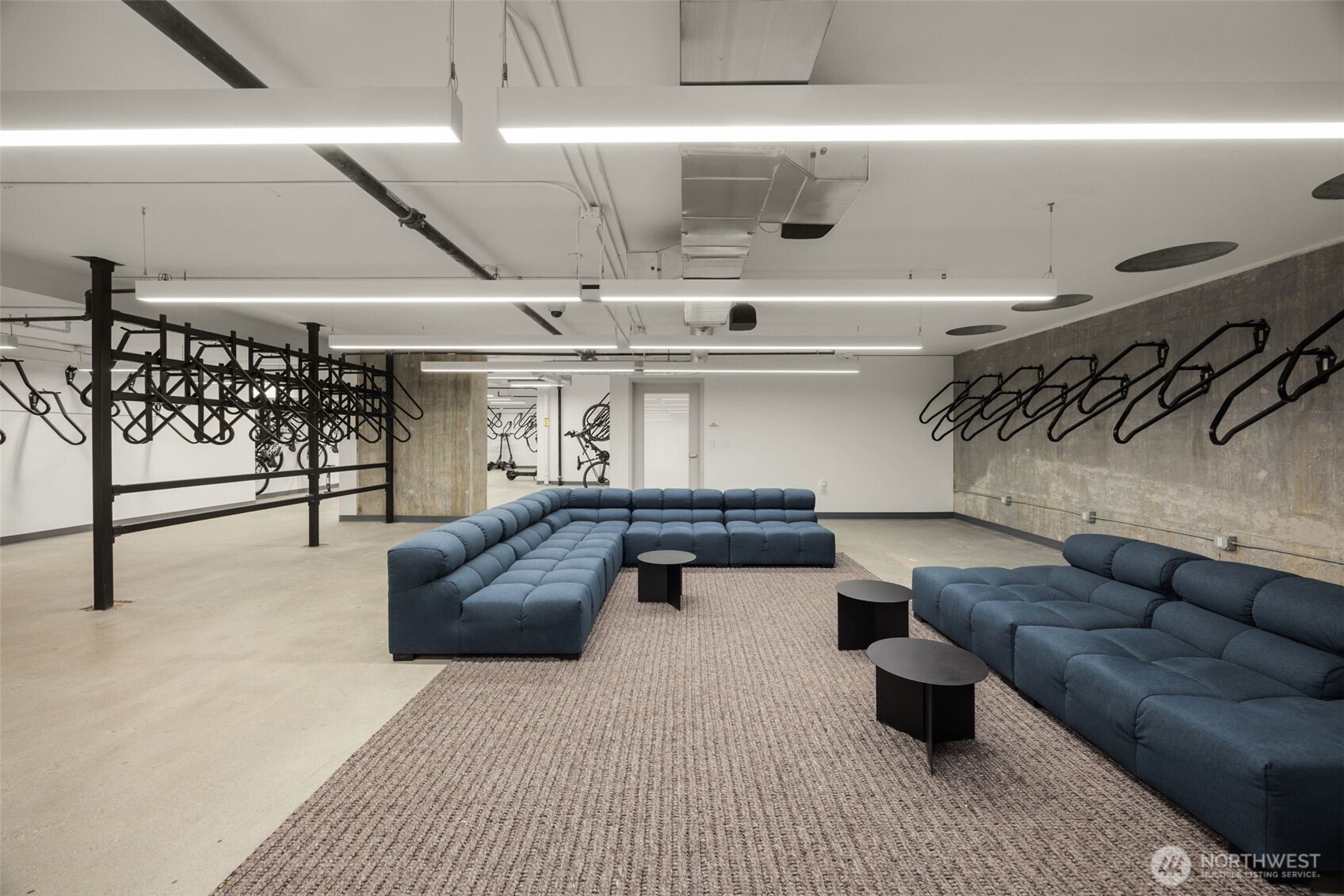 300 Virginia Street, Unit 3607 Seattle, WA 98101 - Photo 32 of 37 a living room with furniture and a couch