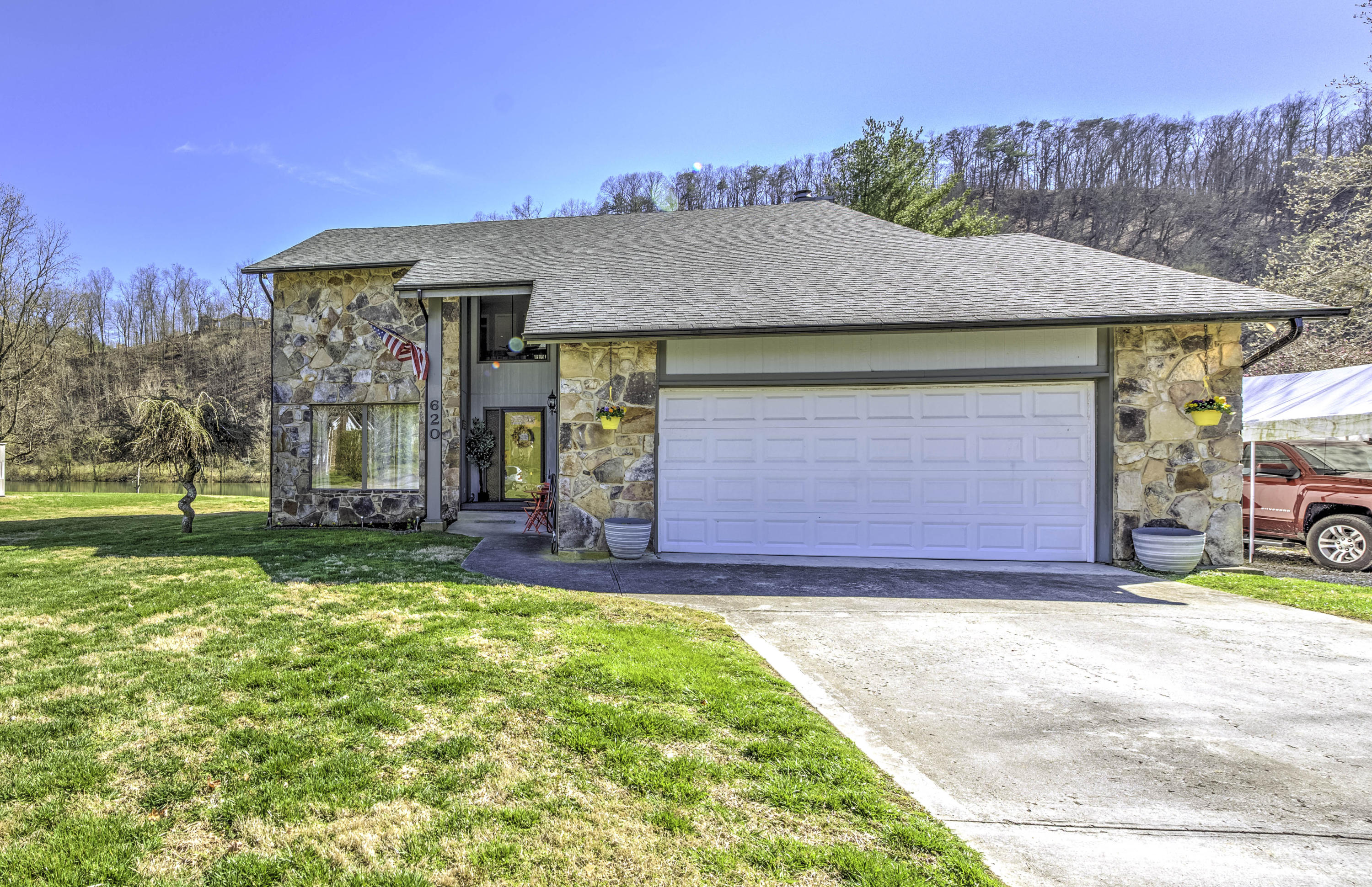 620 Riverbend Road Clinton, TN 37716 - Photo 2 of 37 2 (1)