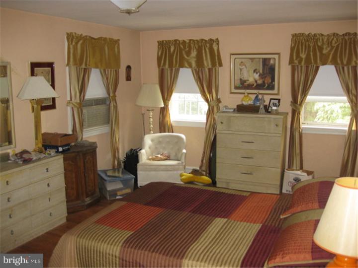 7430 Elizabeth Road Cheltenham, PA 19027 - Photo 9 of 22 Bedroom