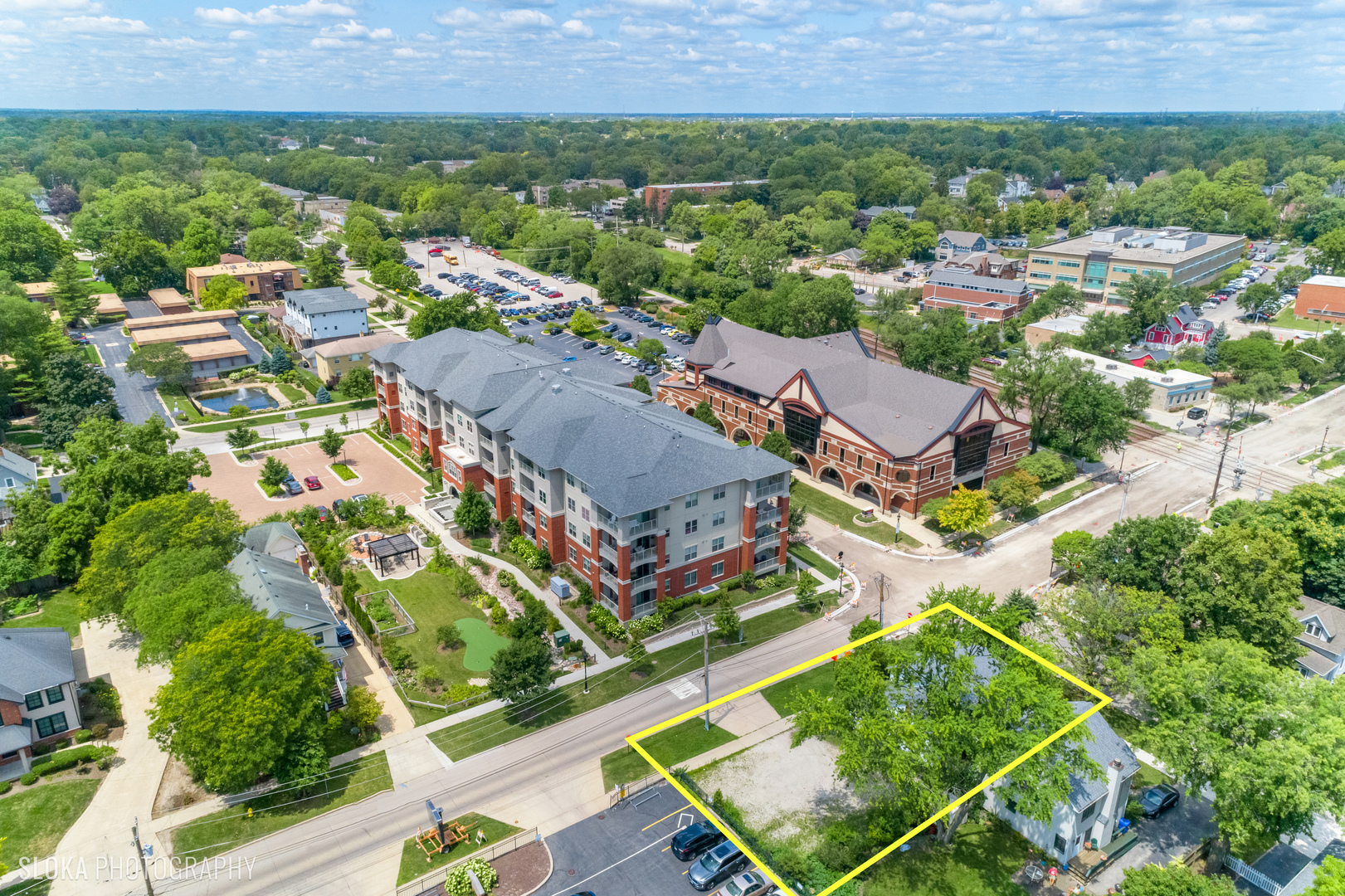 451 Duane Street Glen Ellyn, IL 60137 - Photo 9 of 17 an aerial view of multiple house