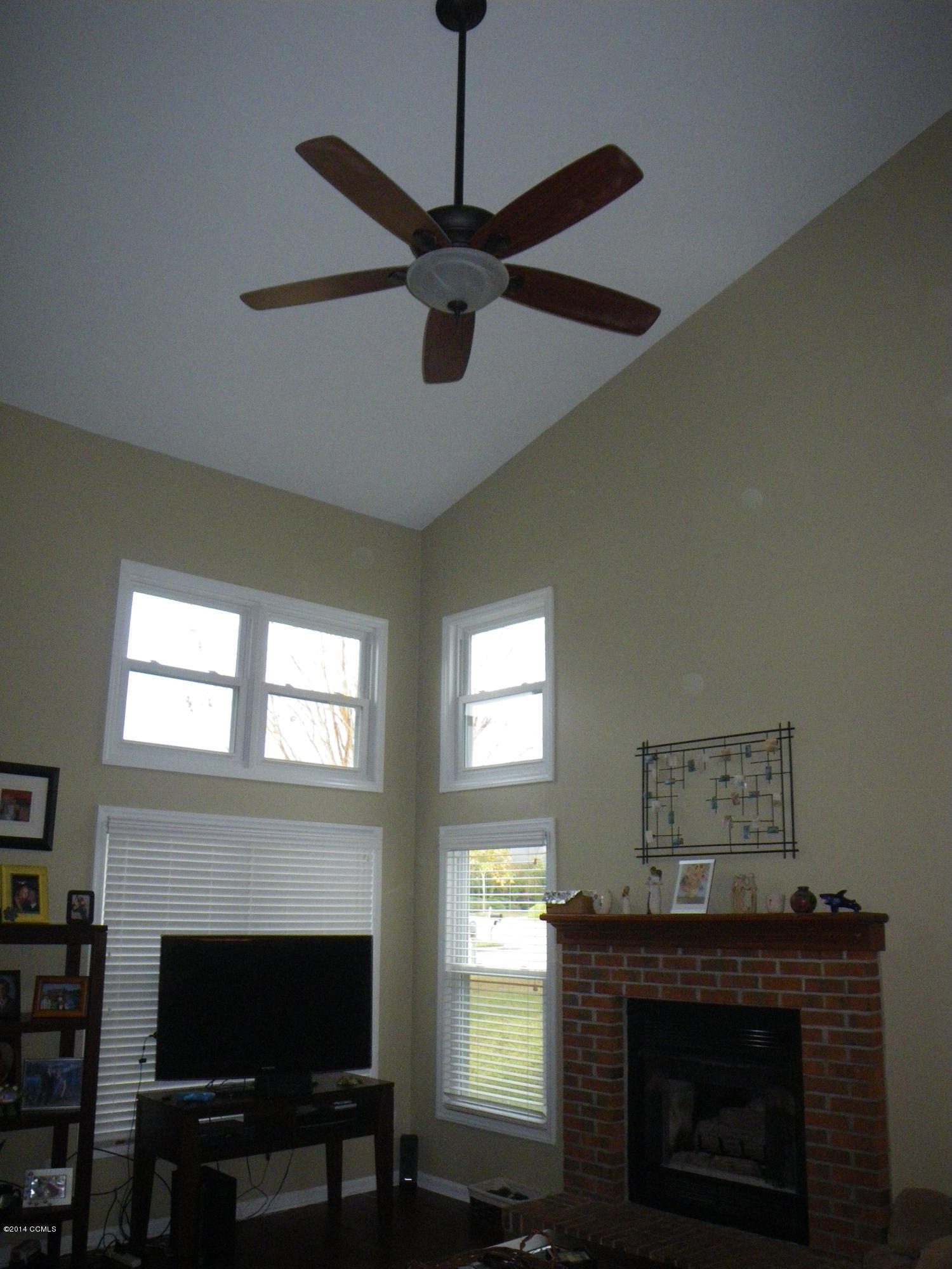 Vaulted ceiling, fireplace and beautiful laminate flooring