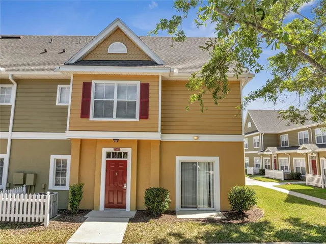 $285,000 | 4561 Yellowgold Road East, Unit 107, Kissimmee, FL 34746