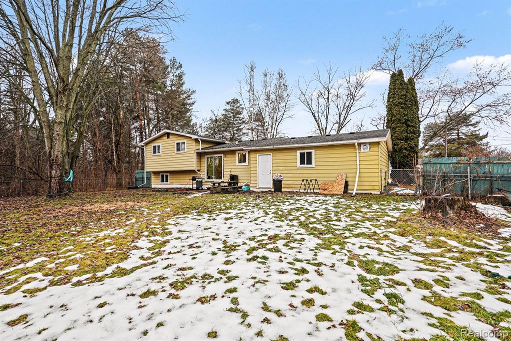 5429 Wakefield Road Grand Blanc, MI 48439 - Photo 15 of 20 Gallery Image 15