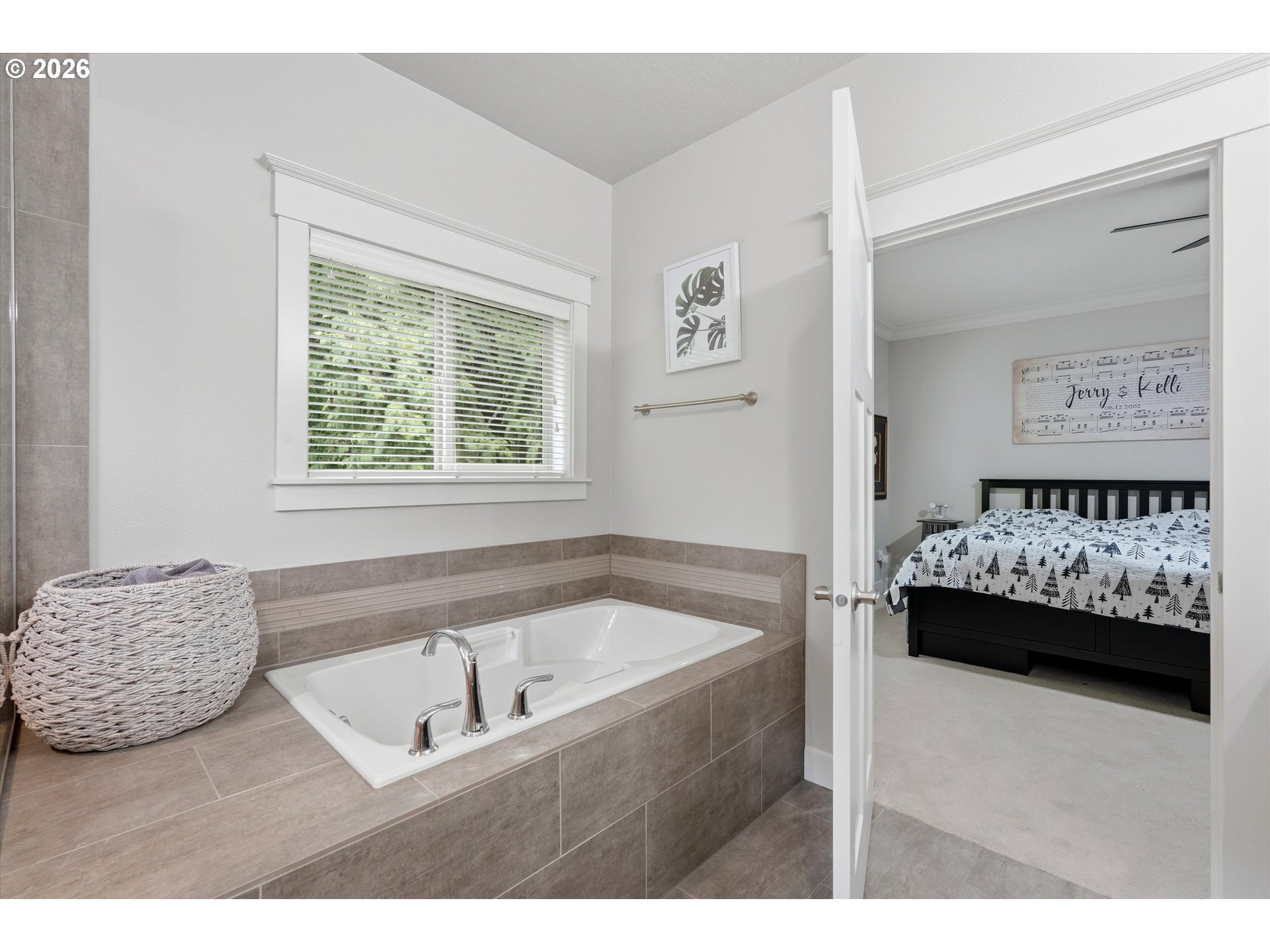 223 Southeast 29th Street Gresham, OR 97080 - Photo 22 of 40 Owner's Suite Bathroom