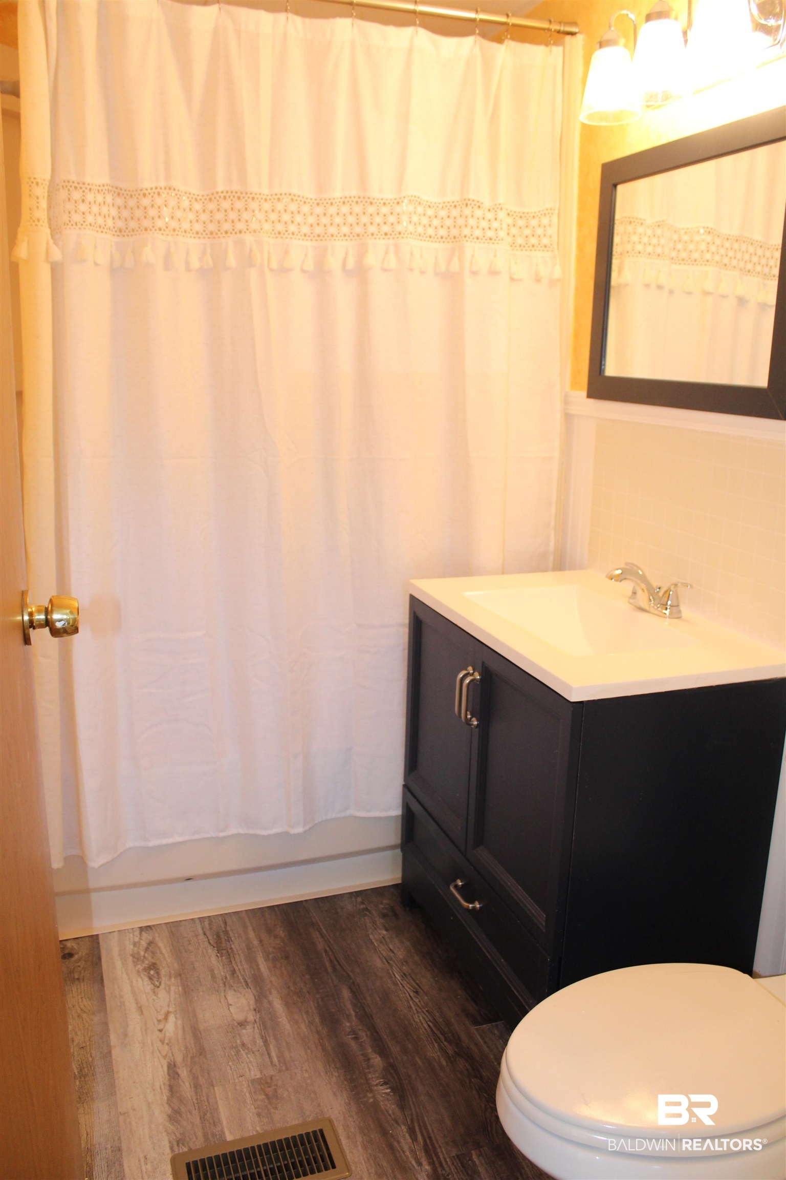 1326 Ridgewood Drive Lillian, AL 36549 - Photo 10 of 28 Guest Bath