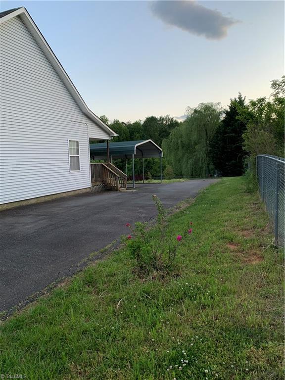 4393 North Old 52 Road Pinnacle, NC 27043 - Photo 6 of 41