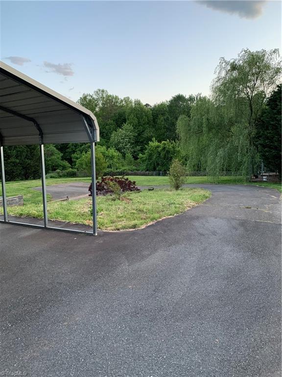 4393 North Old 52 Road Pinnacle, NC 27043 - Photo 8 of 41