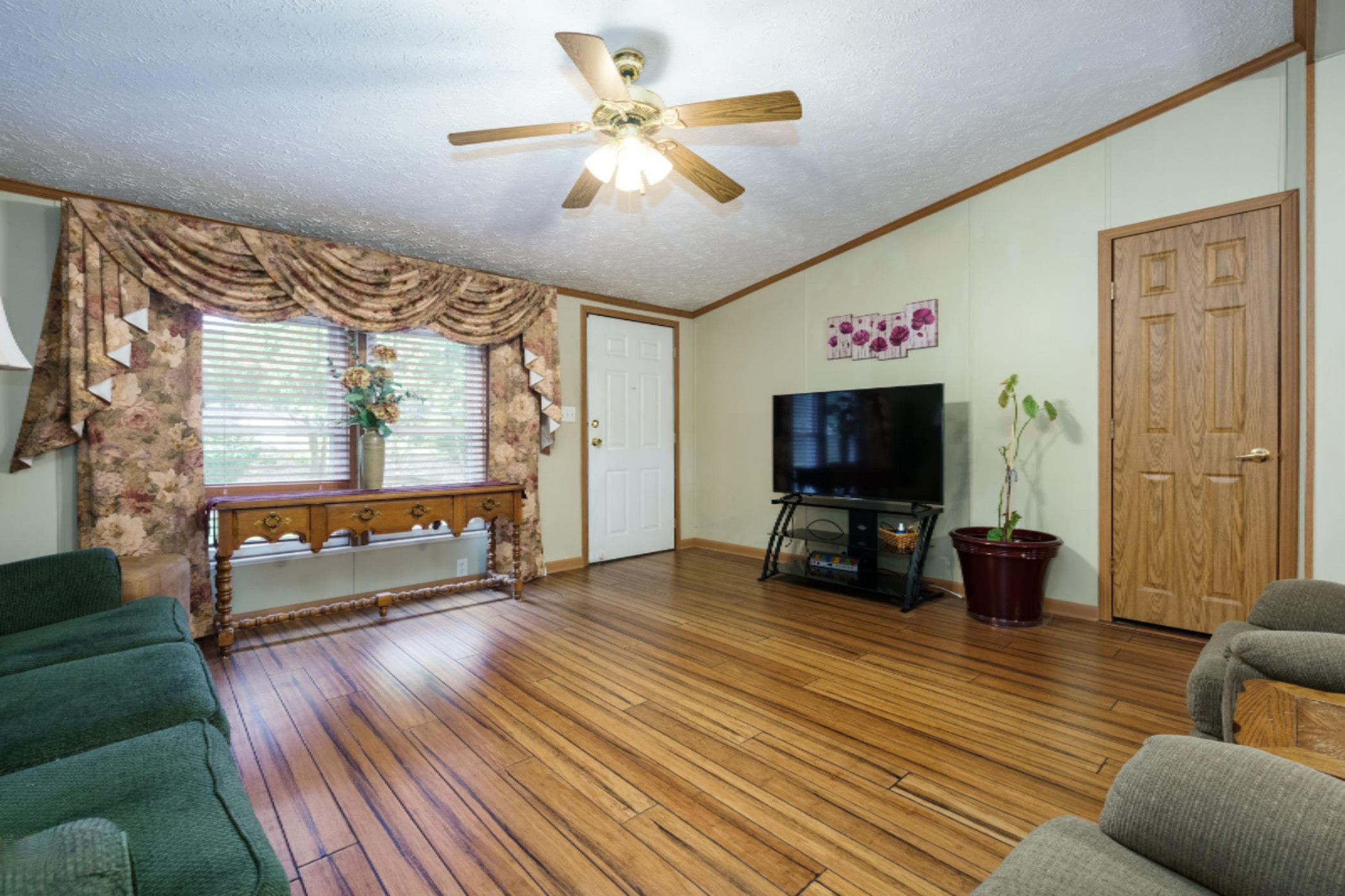 350 24th Street North Springfield, MI 49037 - Photo 4 of 38 24th_St_350_Springfield_49037-4