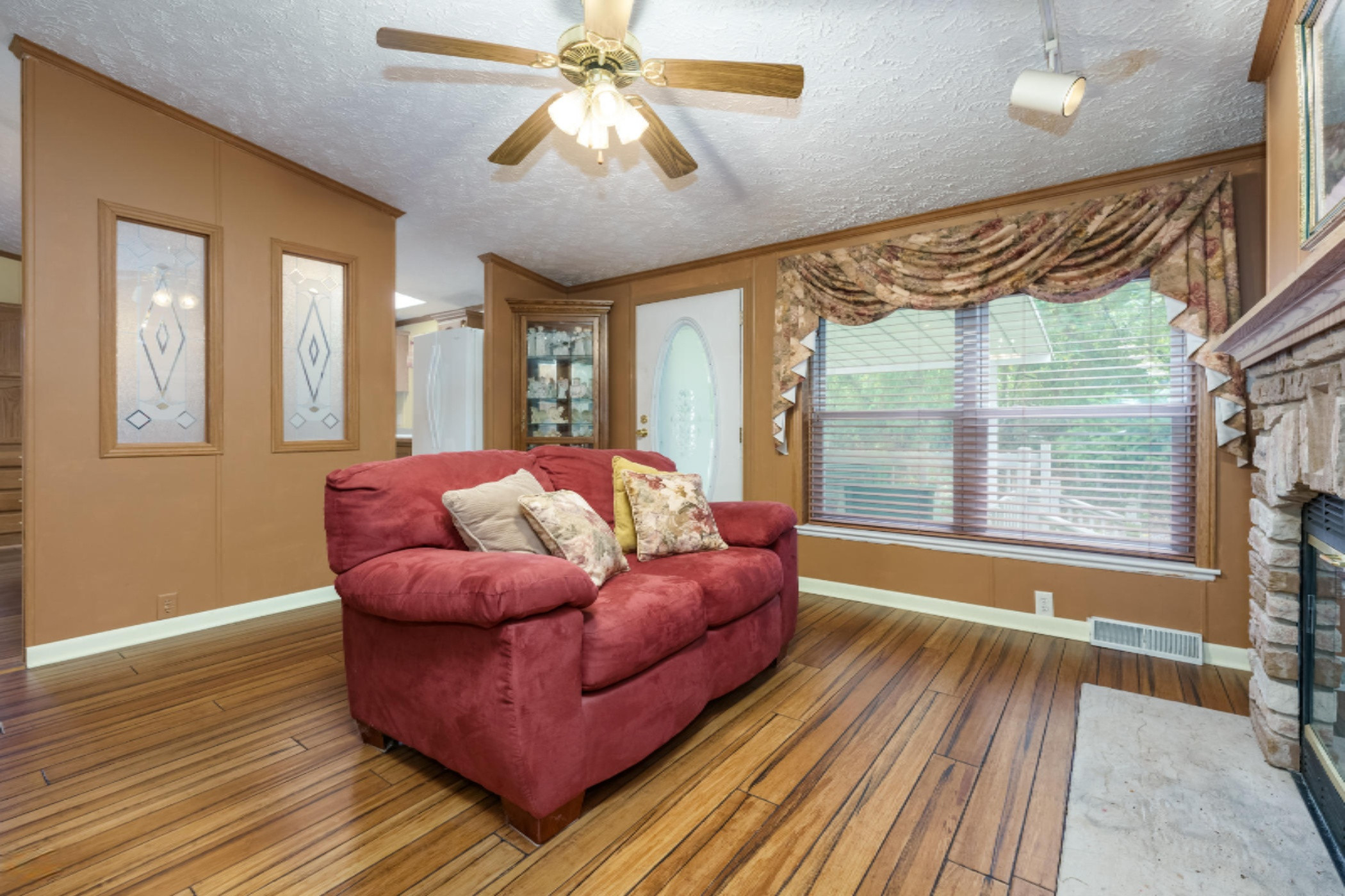 350 24th Street North Springfield, MI 49037 - Photo 5 of 38 24th_St_350_Springfield_49037-5