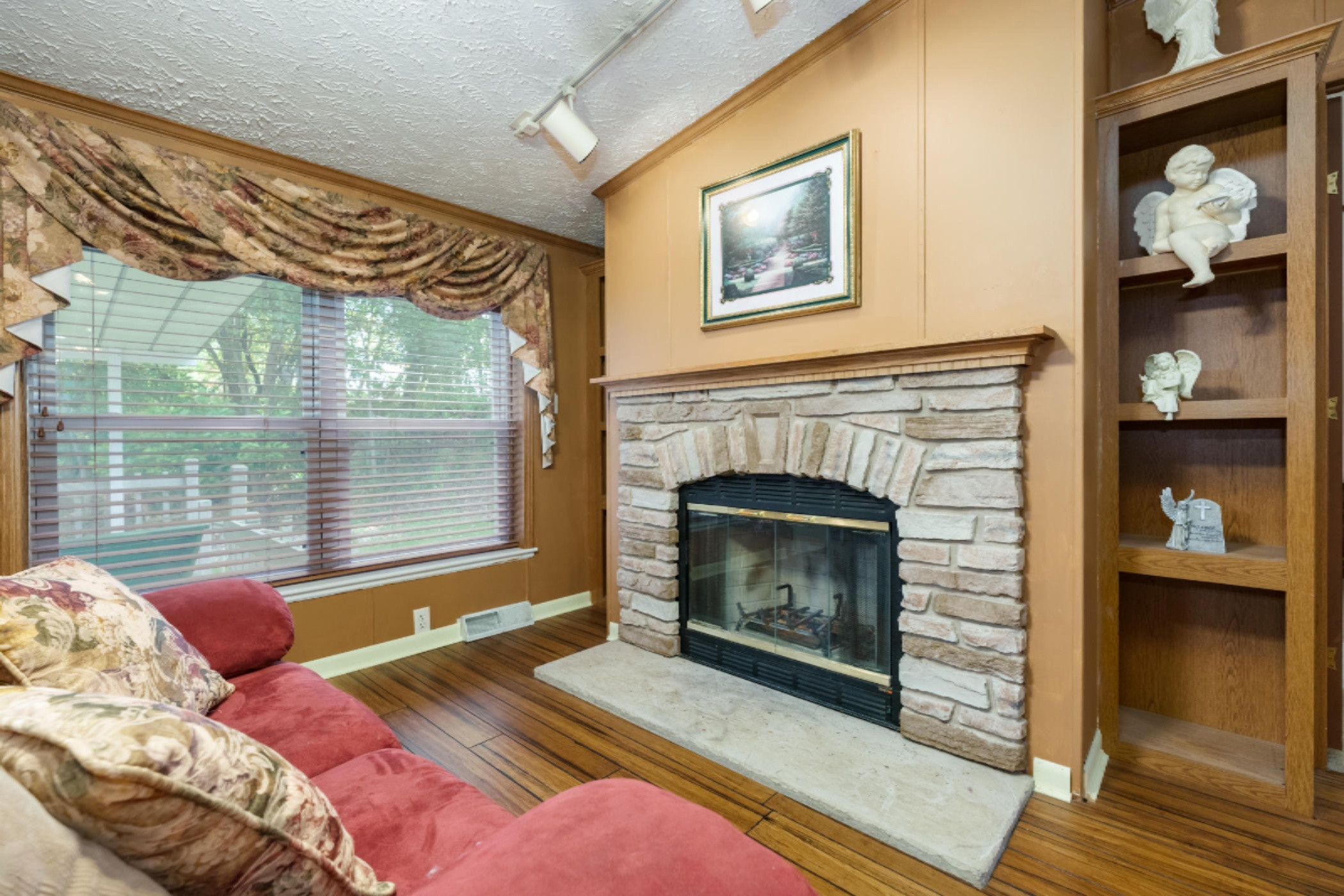 350 24th Street North Springfield, MI 49037 - Photo 6 of 38 24th_St_350_Springfield_49037-6
