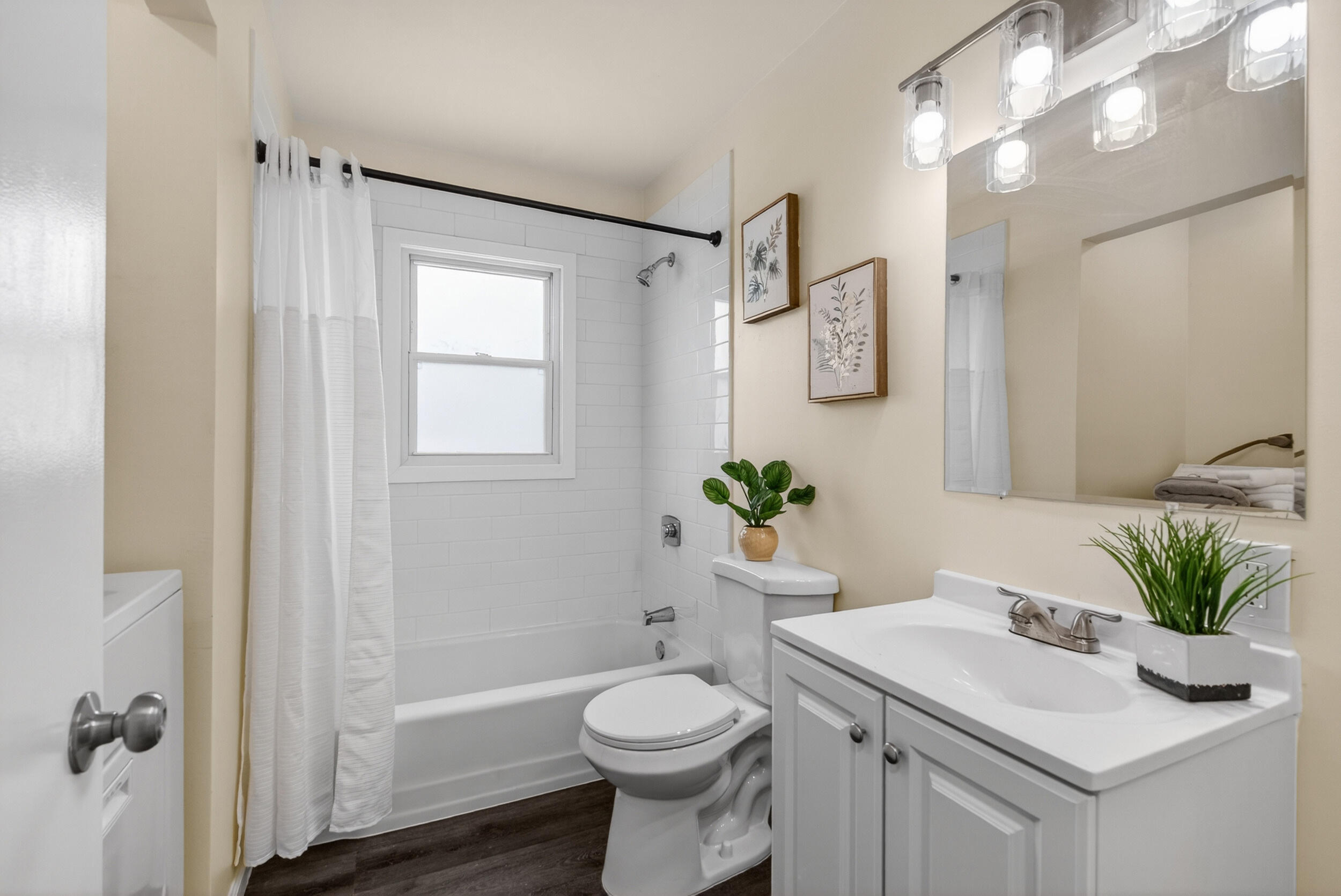 992 Home Avenue Fox Crossing, WI 54952 - Photo 11 of 38 Bathroom