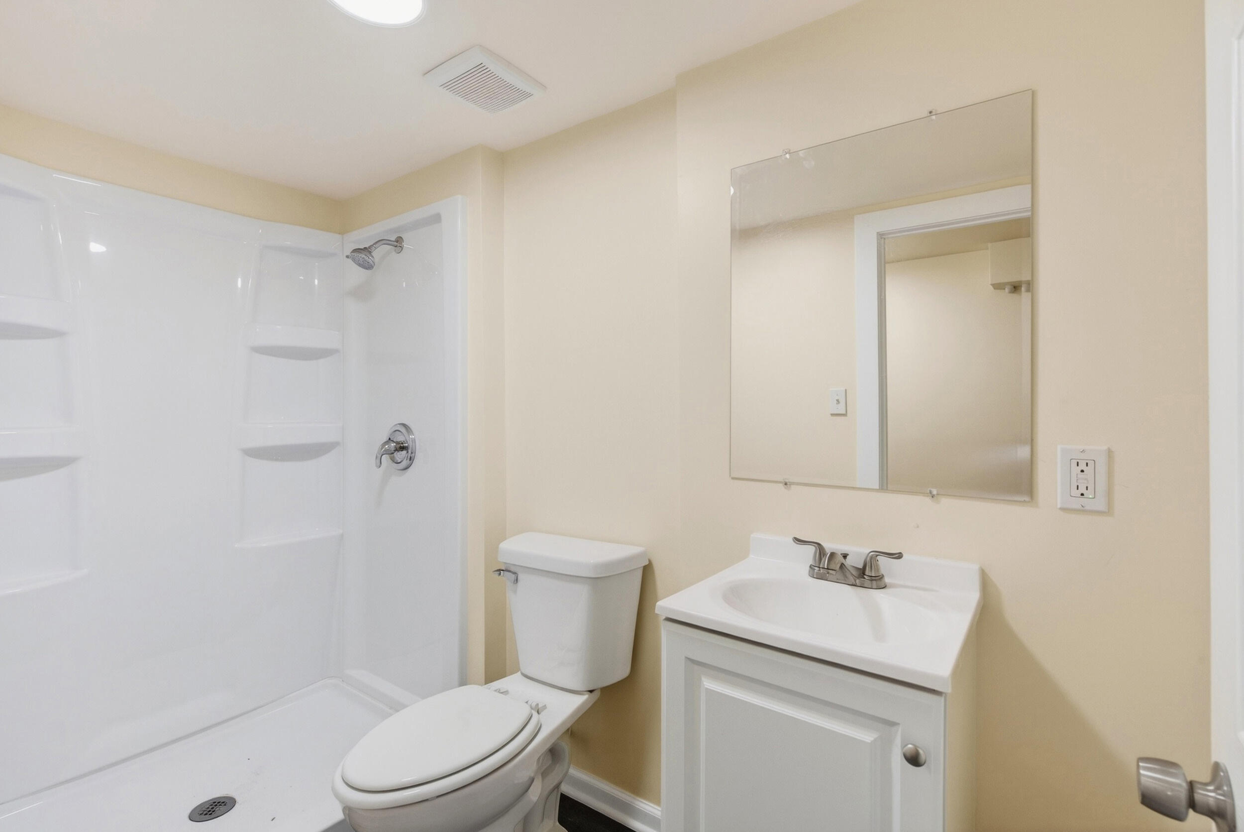 992 Home Avenue Fox Crossing, WI 54952 - Photo 29 of 38 Lower Level Full Bathroom