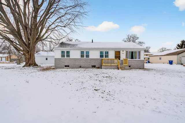 $289,900 | 992 Home Avenue, Fox Crossing, WI 54952