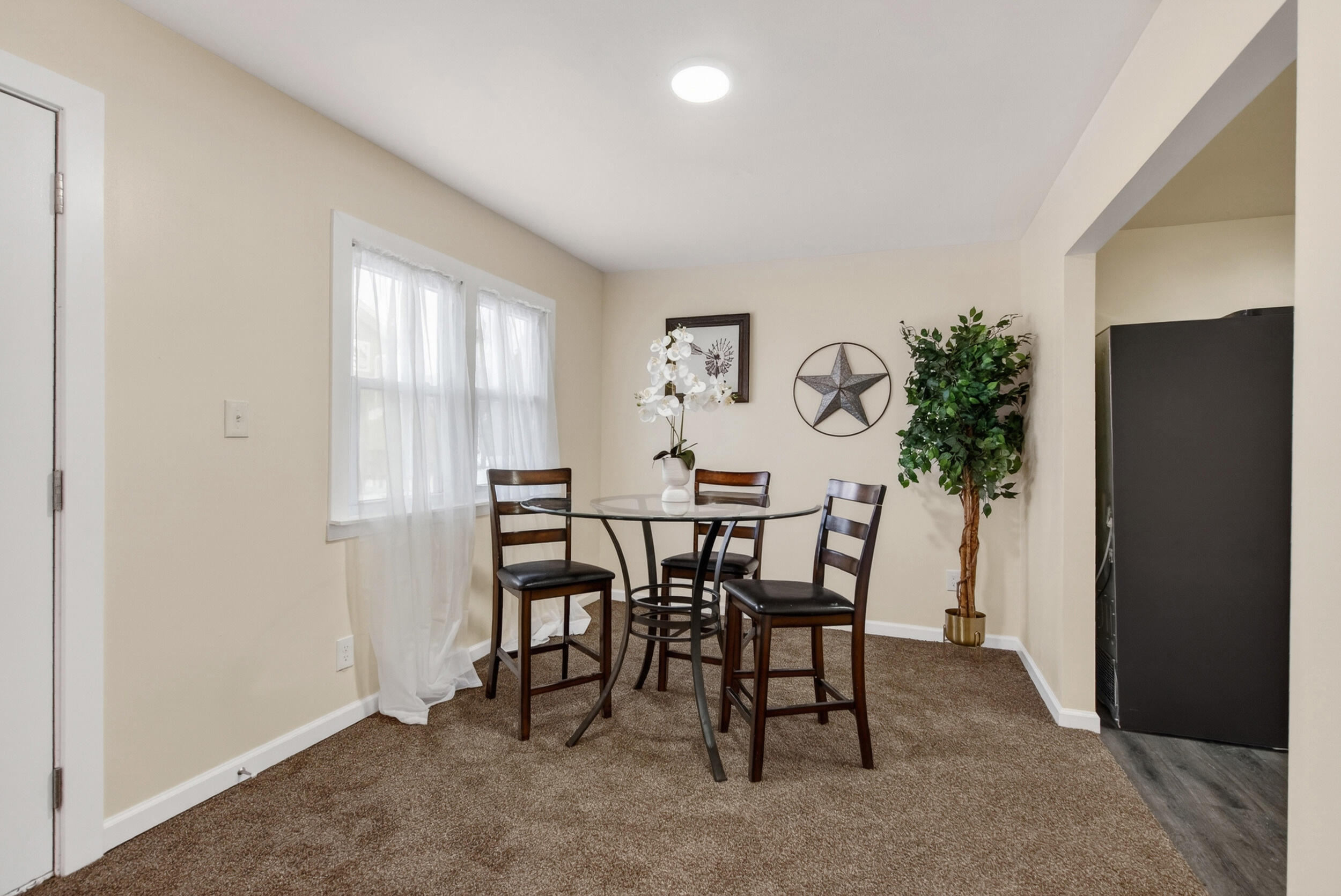 992 Home Avenue Fox Crossing, WI 54952 - Photo 5 of 38 Dining Room