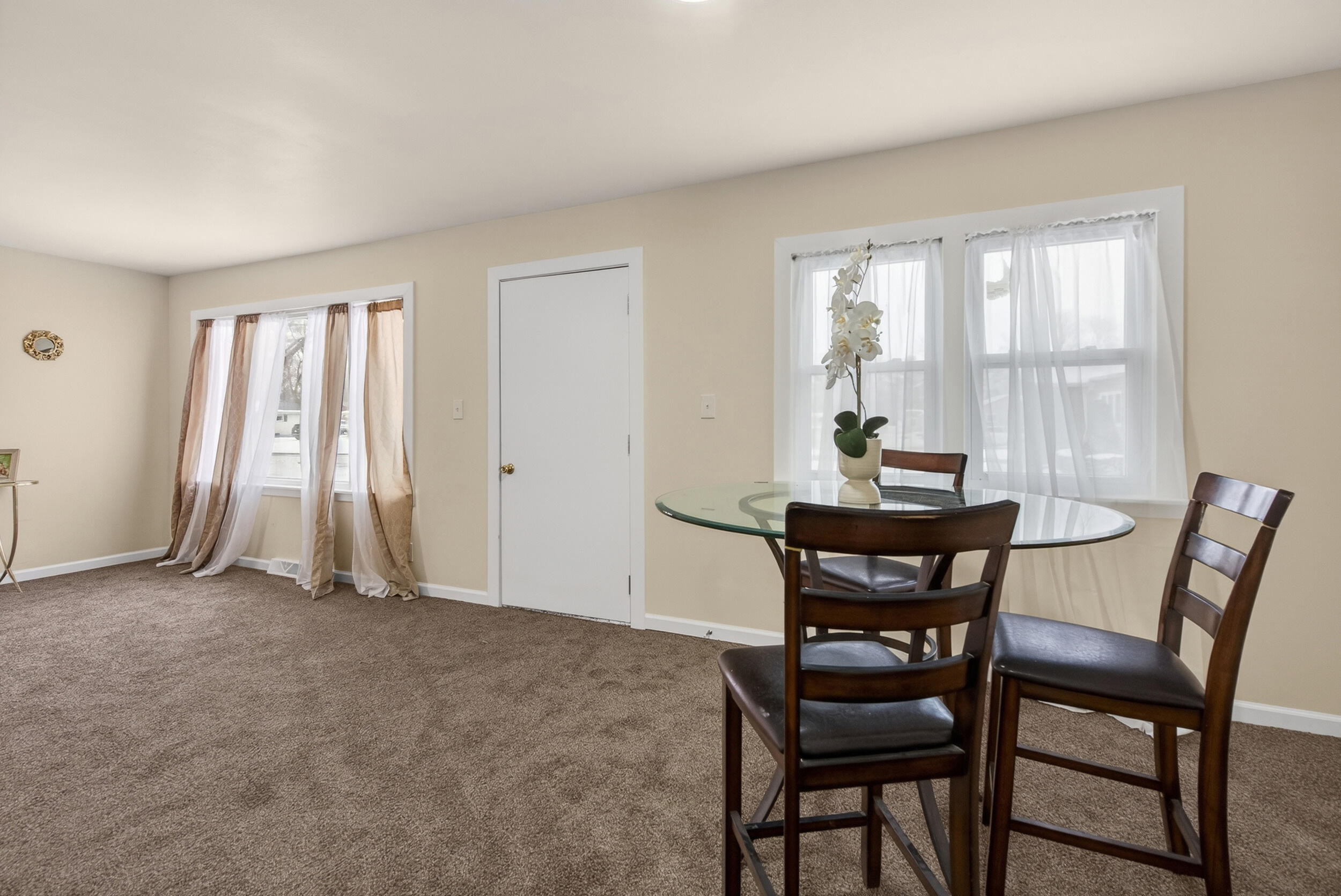 992 Home Avenue Fox Crossing, WI 54952 - Photo 6 of 38 Dining Room