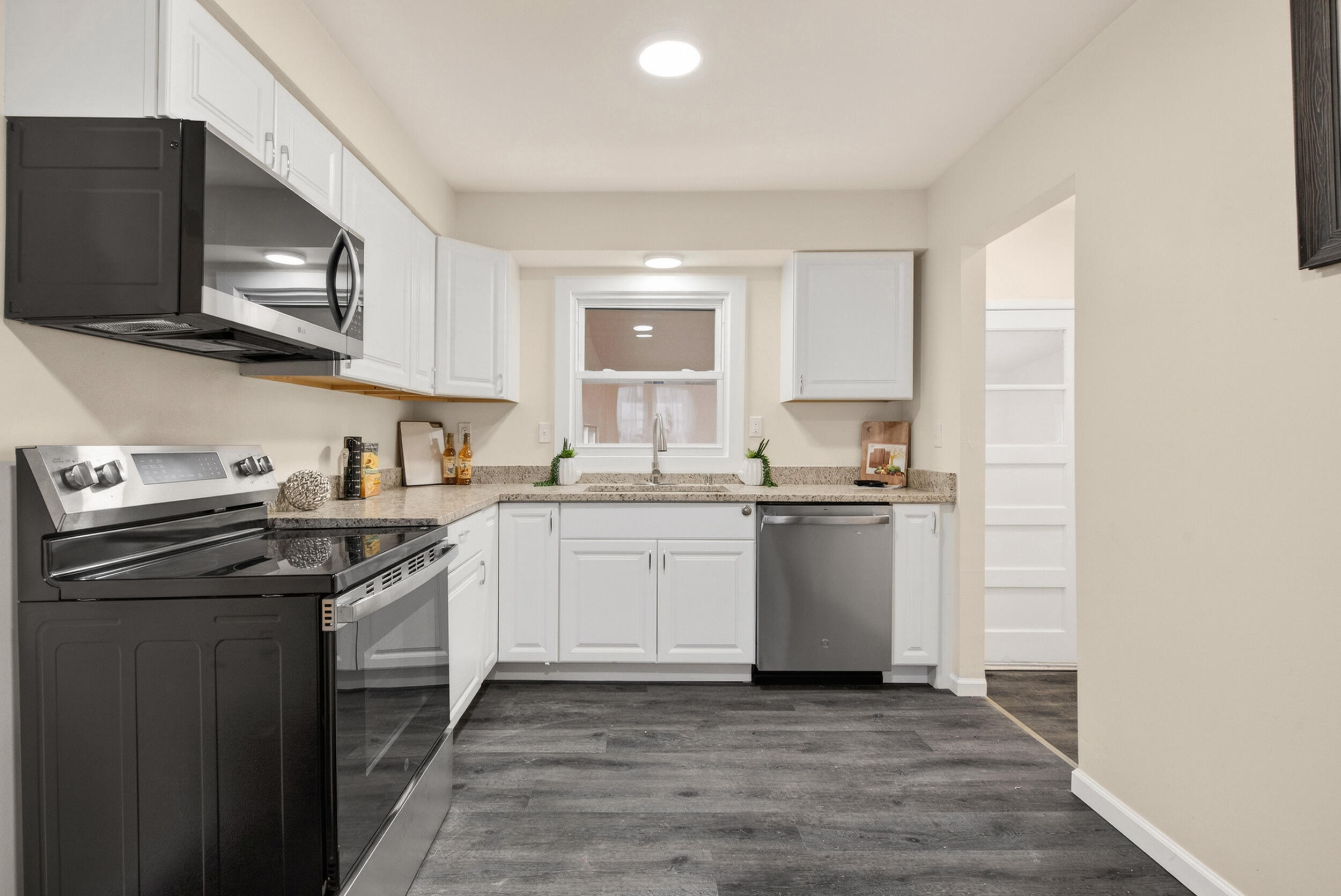 992 Home Avenue Fox Crossing, WI 54952 - Photo 8 of 38 Kitchen