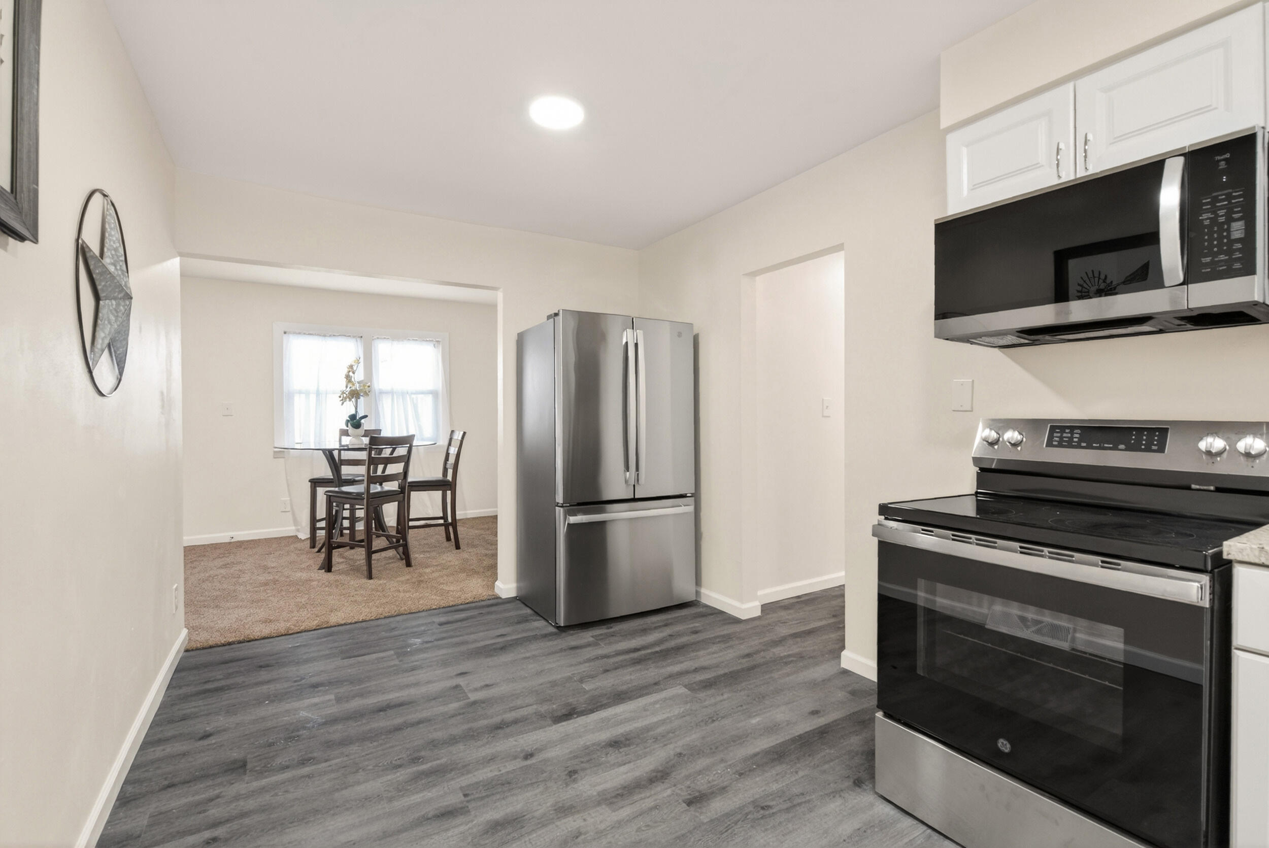 992 Home Avenue Fox Crossing, WI 54952 - Photo 9 of 38 Kitchen