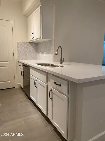 $1,700 | 1701 East Colter Street, Unit 215, Phoenix, AZ 85016