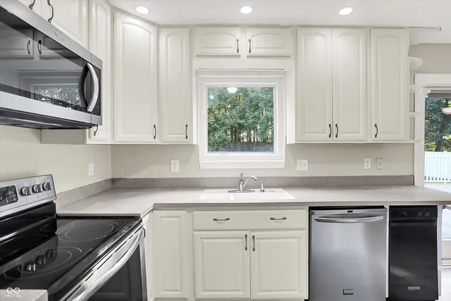 $464,900 | 1990 Red Oak Drive, Franklin, IN 46131