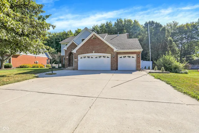 $464,900 | 1990 Red Oak Drive, Franklin, IN 46131