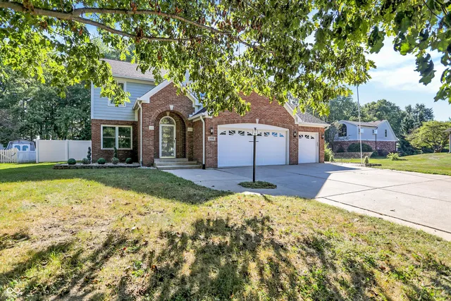 $464,900 | 1990 Red Oak Drive, Franklin, IN 46131