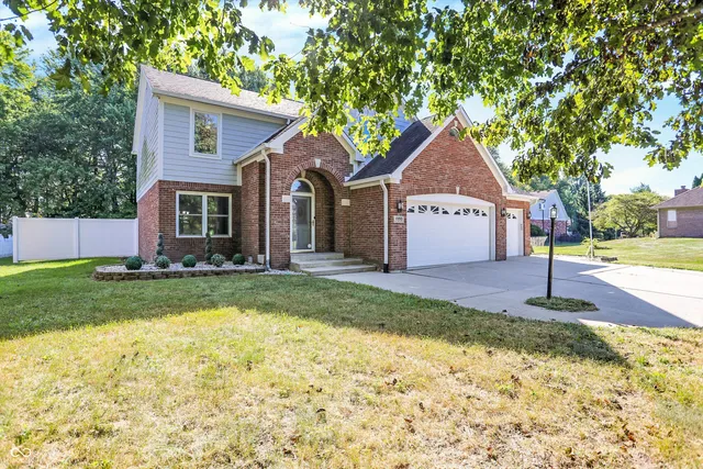 $464,900 | 1990 Red Oak Drive, Franklin, IN 46131